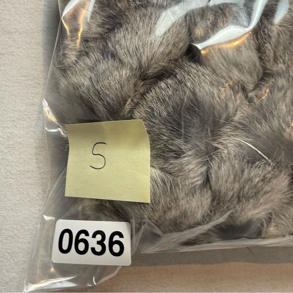 Genuine Rabbit Fur Pom Pom Scarf Silver Gray Frost Mobwife Old Hollywood Glam - Picture 10 of 10